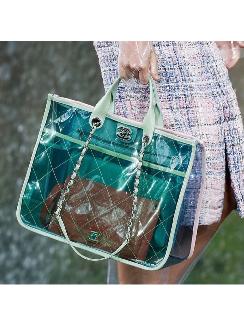 💎 RUNWAY 💎 SPLASH Chanel Clear PVC Tote Bag - Picture 8 of 14